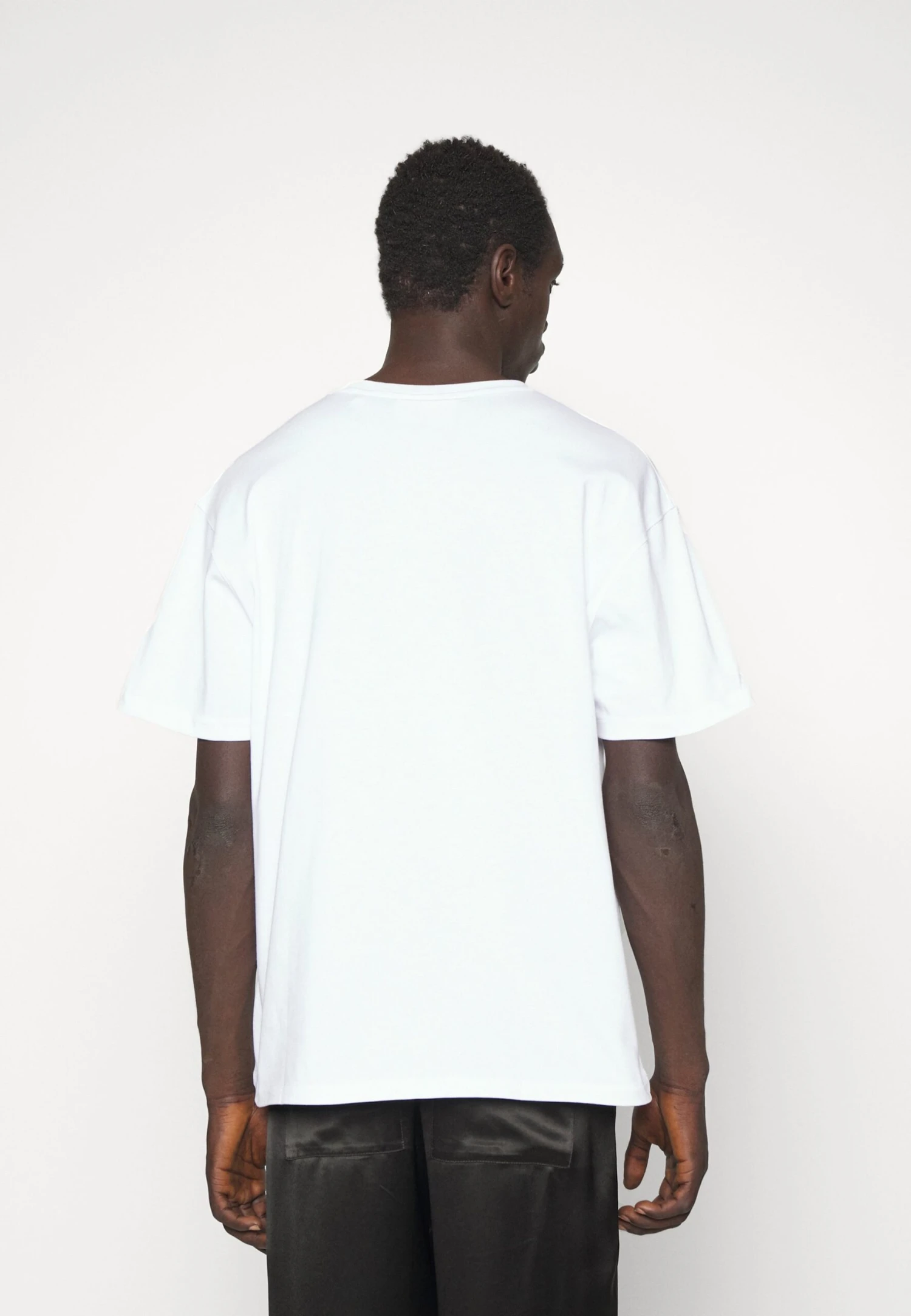 Frame Logo Graphic - Camiseta Básica - Blan 3 Frame Logo Graphic - Camiseta Básica - Blan - Imagen 3