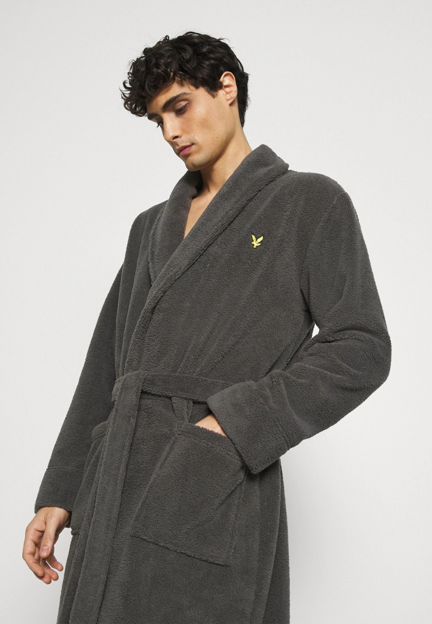 Lyle & Scott Lucas - Albornoz - Granite Grey 4 Lyle & Scott Lucas - Albornoz - Granite Grey - Imagen 4