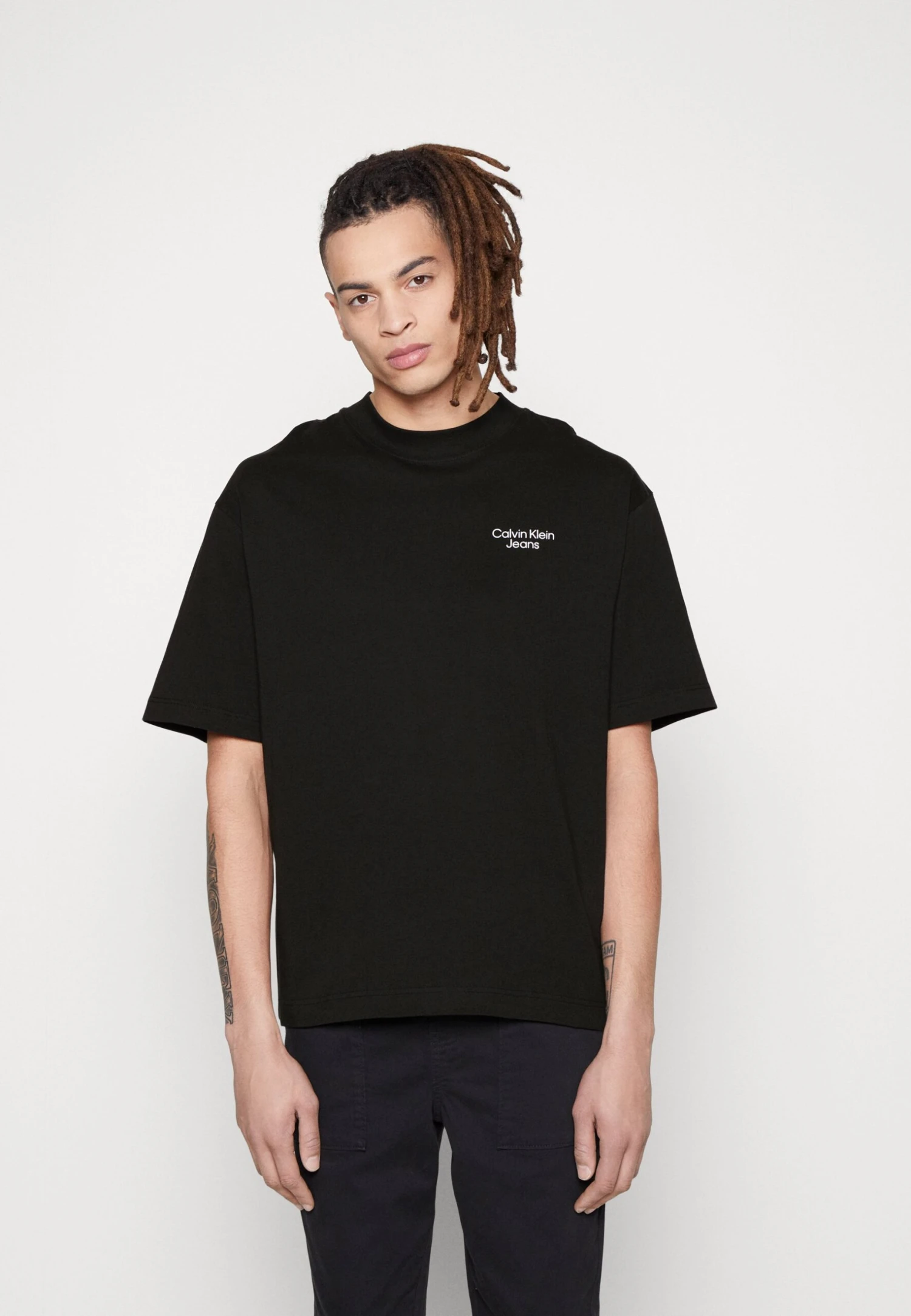 Calvin Klein Jeans Flower Logo Back Hit Tee - Camiseta Estampada - Black 1 Calvin Klein Jeans Flower Logo Back Hit Tee - Camiseta Estampada - Black