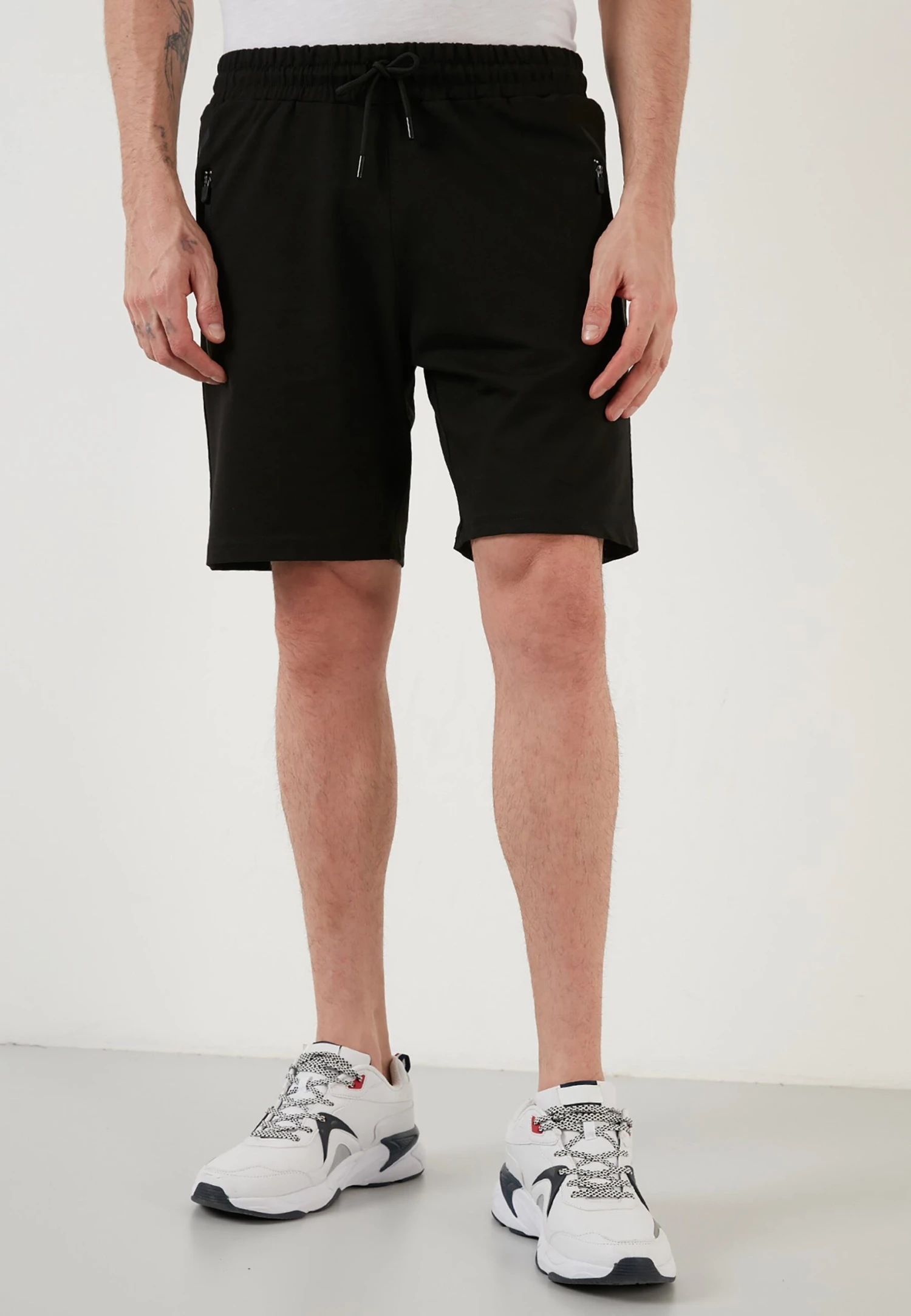 Regular Fit - Shorts - Black 1 Regular Fit - Shorts - Black