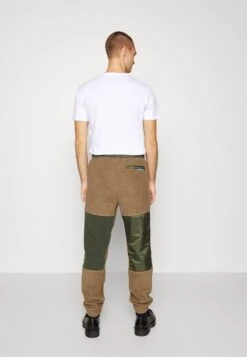 Lacoste Pantalones Deportivos - Leafy/Baobab 7 Lacoste Pantalones Deportivos - Leafy/Baobab -Jack & Jones Ventas 2b3cc5d0918f4ece8023ea4b4b981b51