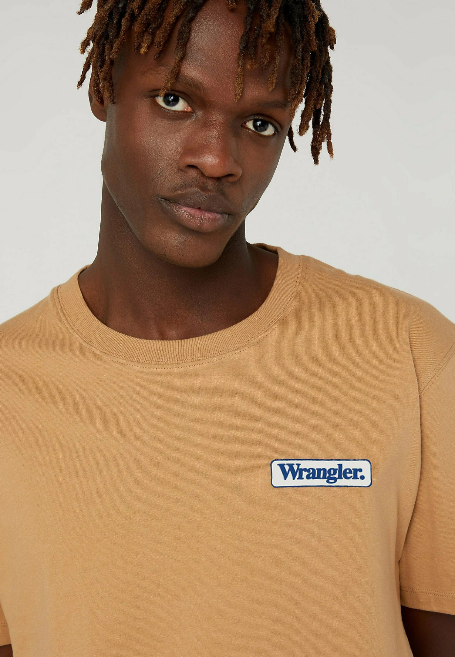 Wrangler Logo Tee - Camiseta Básica - Burro Brown 4 Wrangler Logo Tee - Camiseta Básica - Burro Brown - Imagen 4