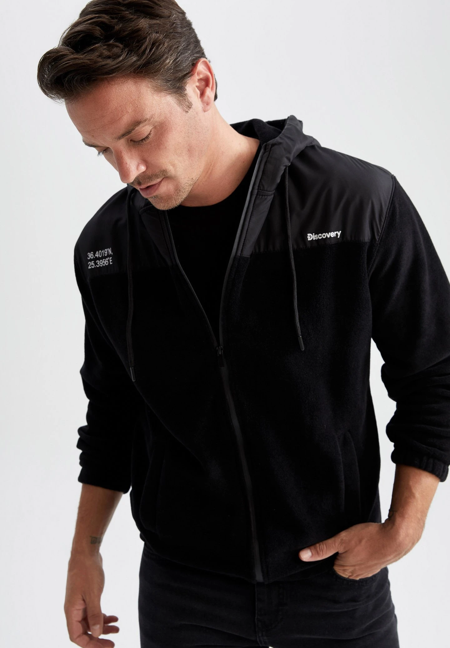 DeFacto Relax Fit Discovery Adventures- Sudadera Con Cremallera - Black 4 DeFacto Relax Fit Discovery Adventures- Sudadera Con Cremallera - Black - Imagen 4