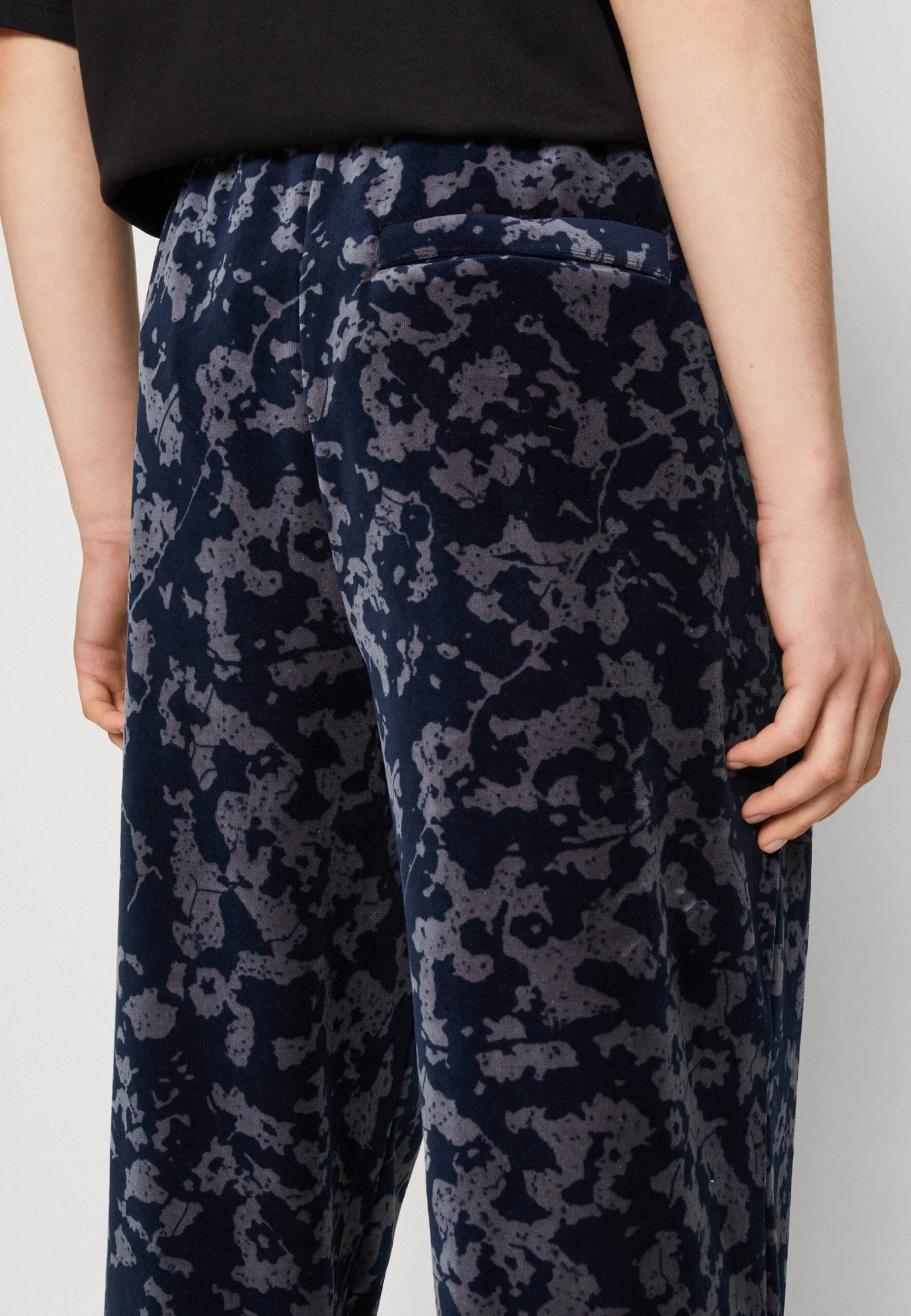 Sean John Script Logo Floral Camouflage Trackpant - Pantalones Deportivos - Blue 6 Sean John Script Logo Floral Camouflage Trackpant - Pantalones Deportivos - Blue - Imagen 6