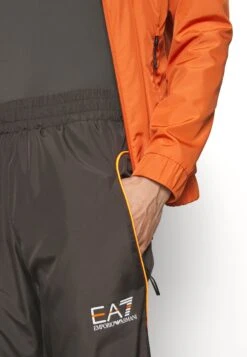 EA7 Emporio Armani Tennis Pro Suit - Chándal - Orange/Grey -Jack & Jones Ventas 902d3507caca4cb3b694034c905e3987