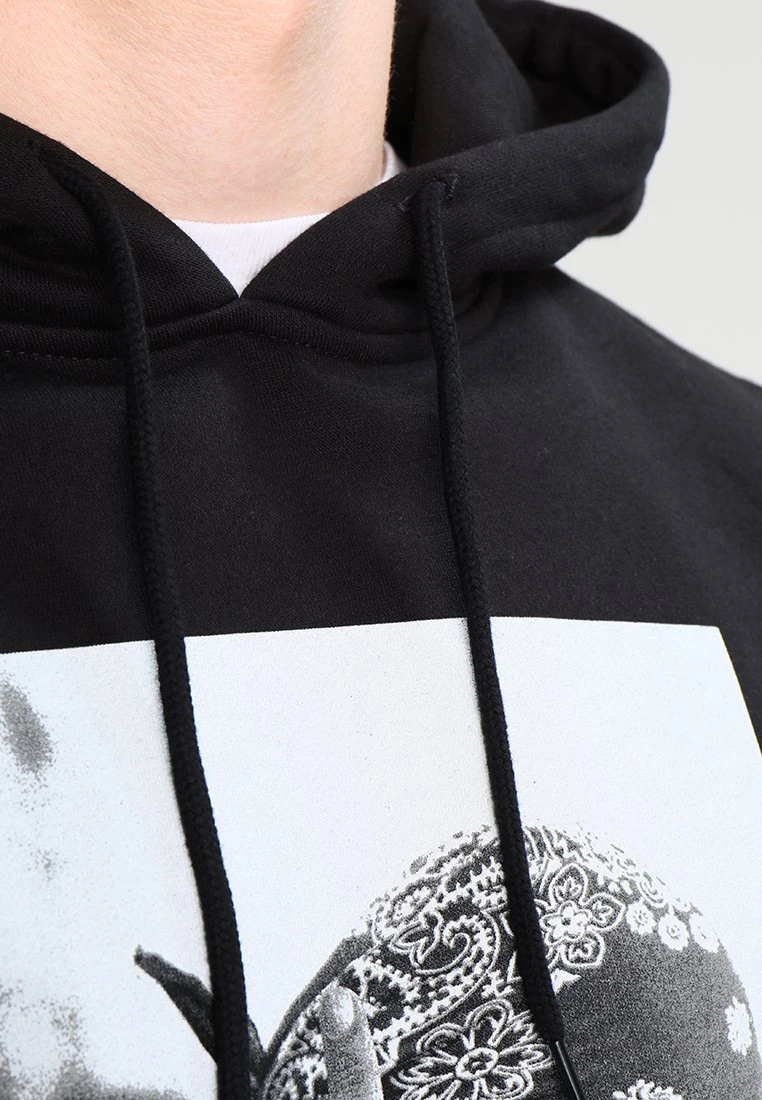 Mister Tee The World - Jersey Con Capucha - Black 4 Mister Tee The World - Jersey Con Capucha - Black - Imagen 4