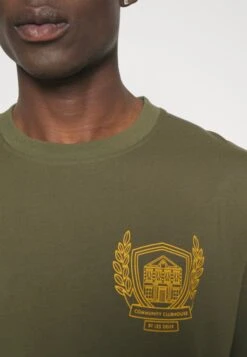 Les Deux Camiseta Estampada - Olive Night/Yellow -Jack & Jones Ventas 9f382ea172c4489f9a99612614b74edf