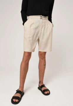 High Waist Buckle Closure - Shorts - Beige
