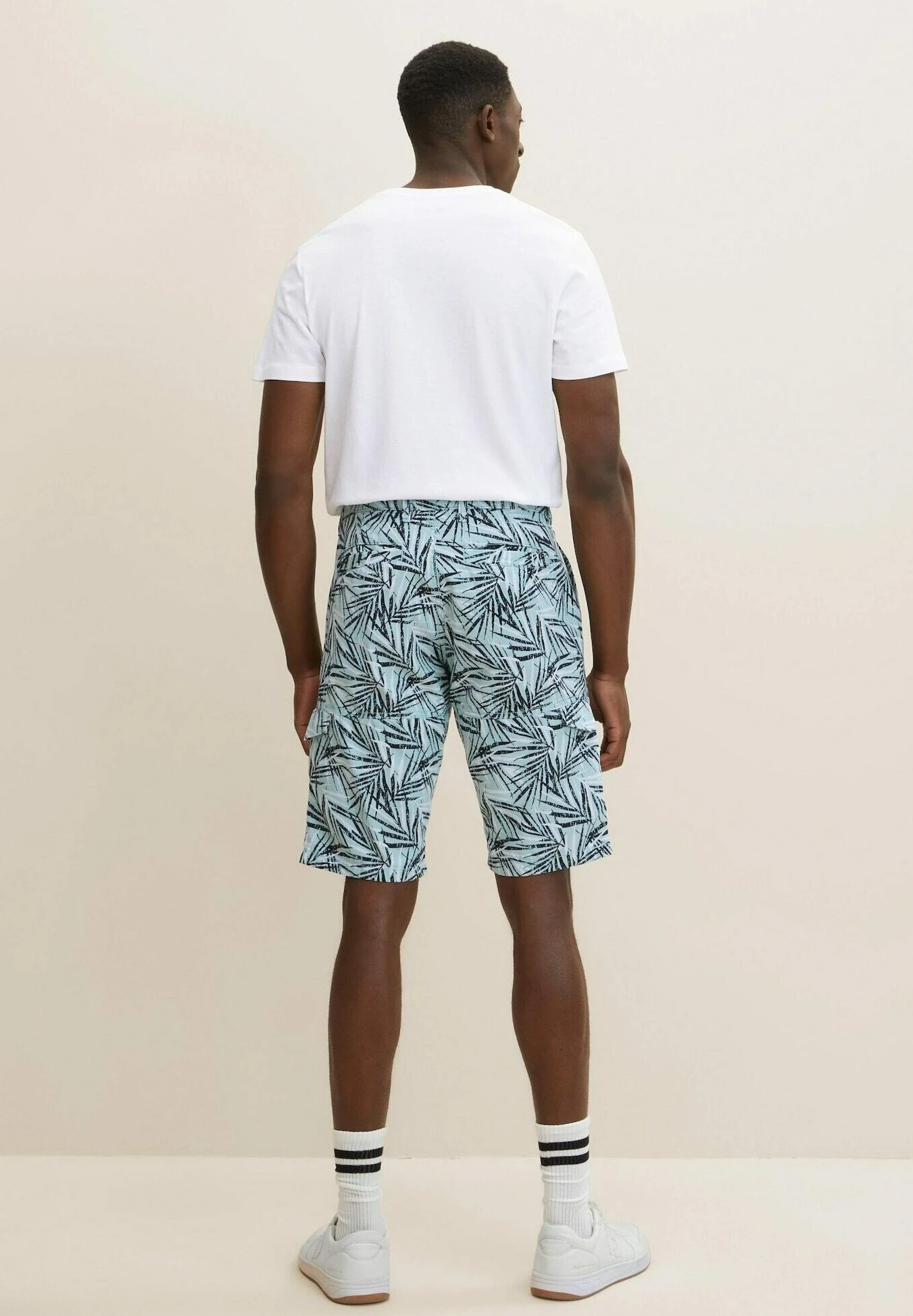 Tom Tailor Gemusterte Cargo - Shorts - Mint Navy Big Leaf Design 3 Tom Tailor Gemusterte Cargo - Shorts - Mint Navy Big Leaf Design - Imagen 3