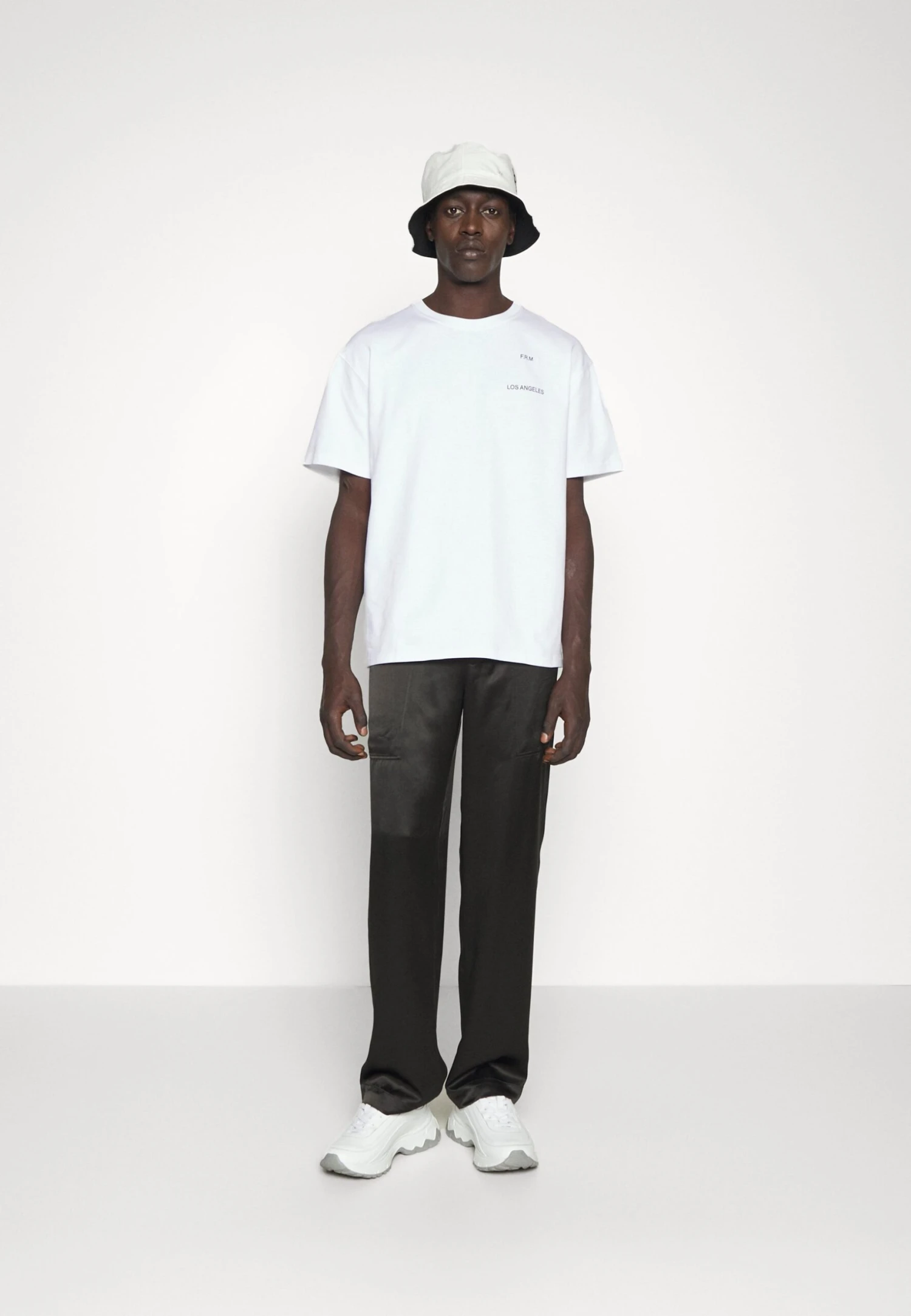 Frame Logo Graphic - Camiseta Básica - Blan 2 Frame Logo Graphic - Camiseta Básica - Blan - Imagen 2