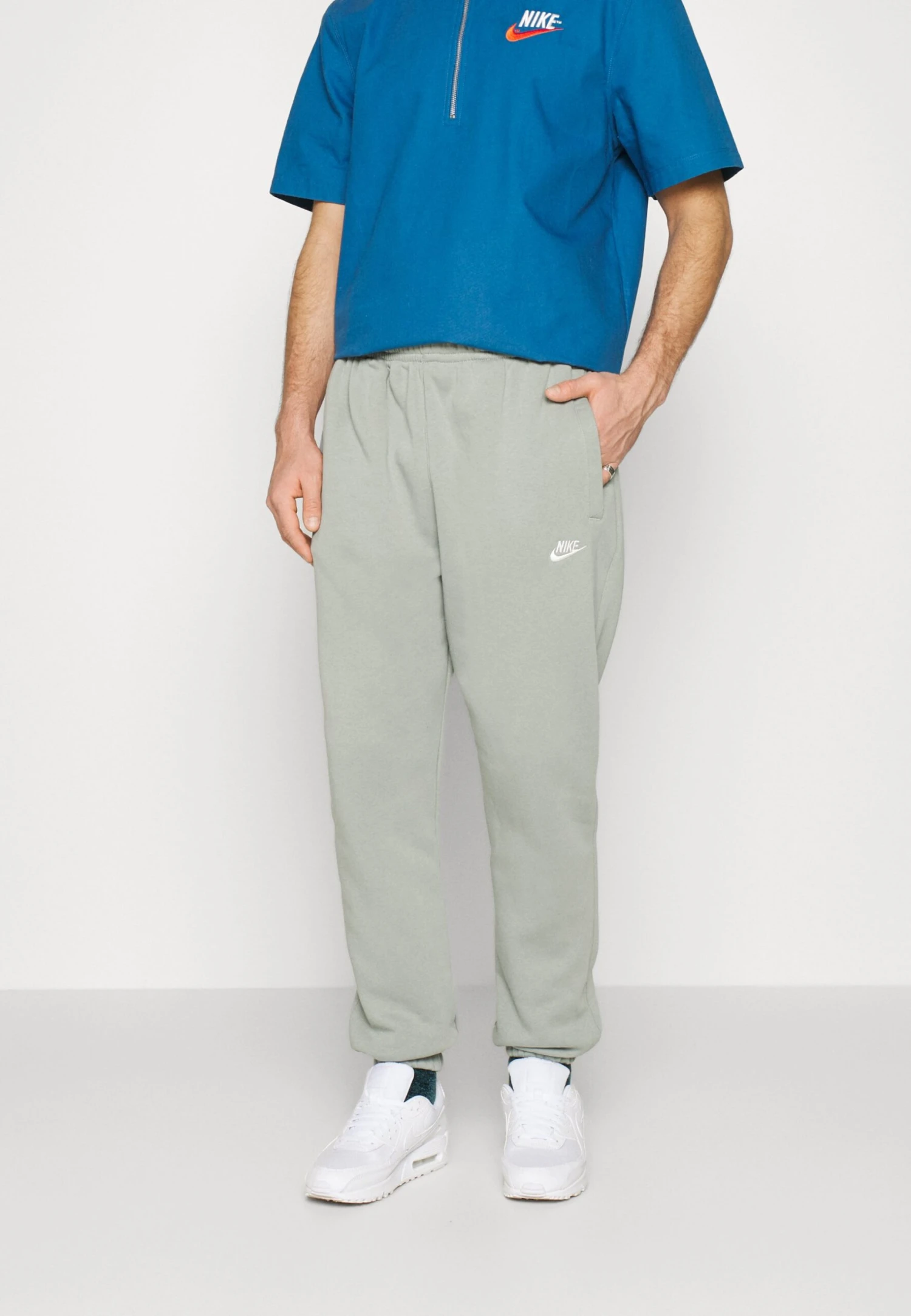 Nike Sportswear Club Pant - Pantalones Deportivos - Mica Green 4 Nike Sportswear Club Pant - Pantalones Deportivos - Mica Green - Imagen 4