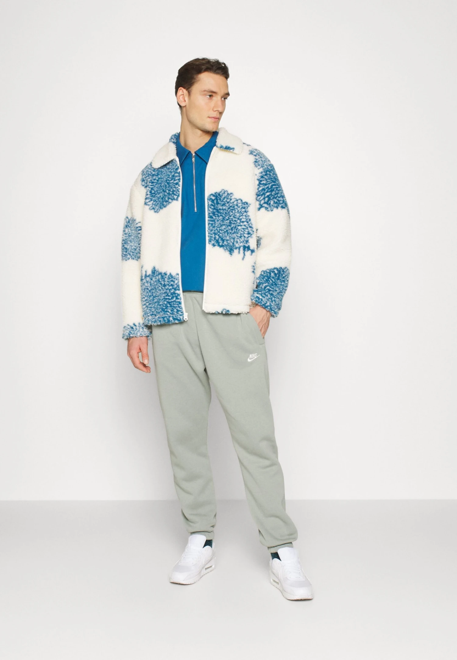 Nike Sportswear Club Pant - Pantalones Deportivos - Mica Green 2 Nike Sportswear Club Pant - Pantalones Deportivos - Mica Green - Imagen 2