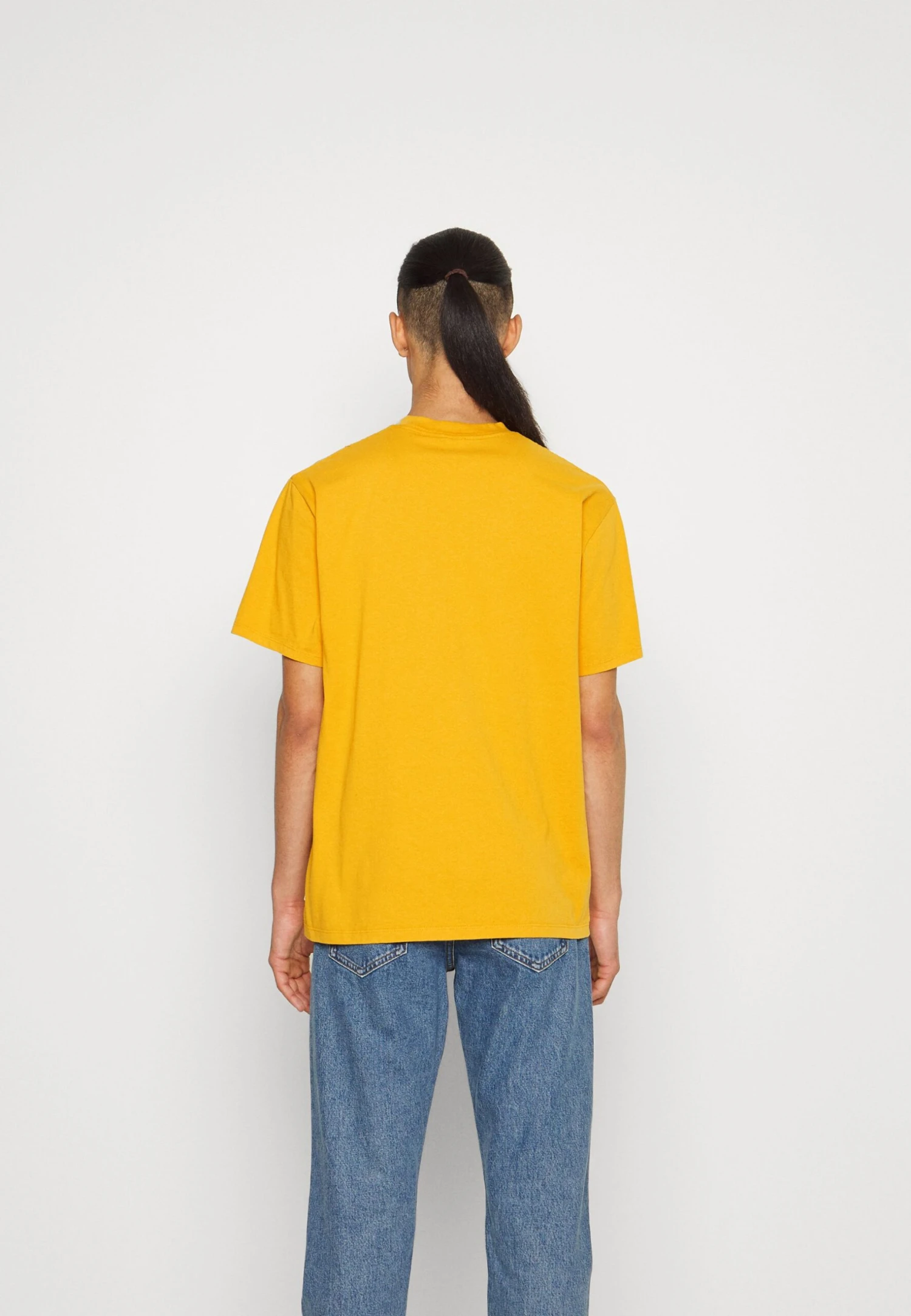 Tee - Camiseta Básica - Golden Orange 4 Tee - Camiseta Básica - Golden Orange - Imagen 4