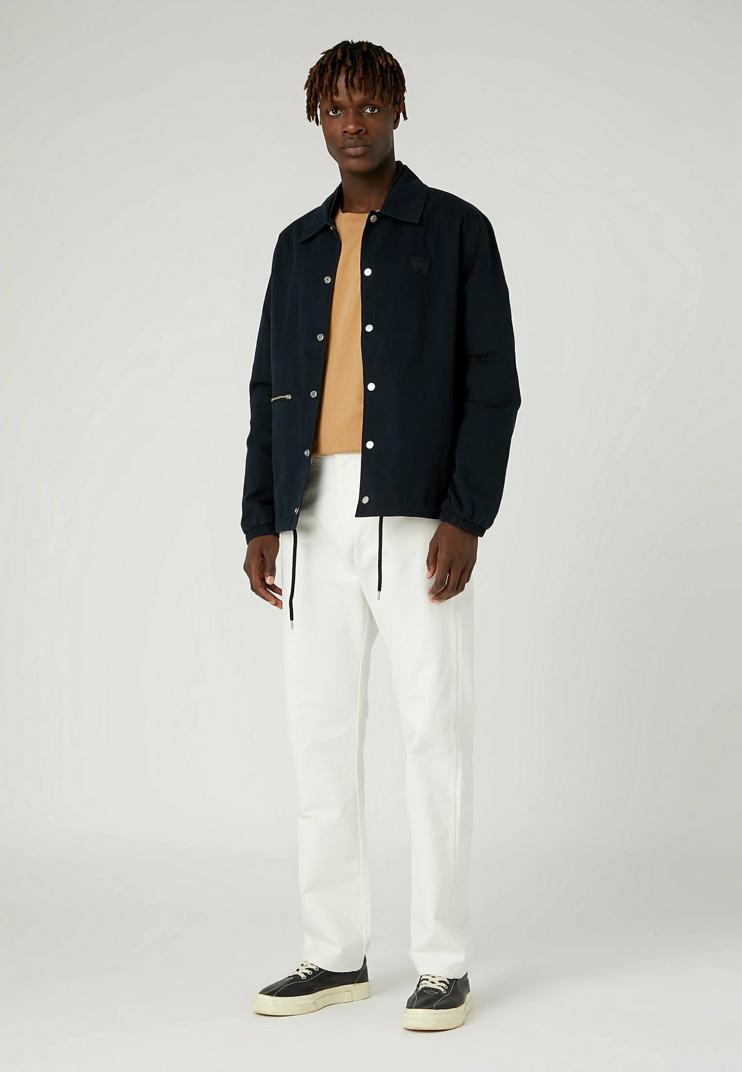 Wrangler Logo Tee - Camiseta Básica - Burro Brown 2 Wrangler Logo Tee - Camiseta Básica - Burro Brown - Imagen 2