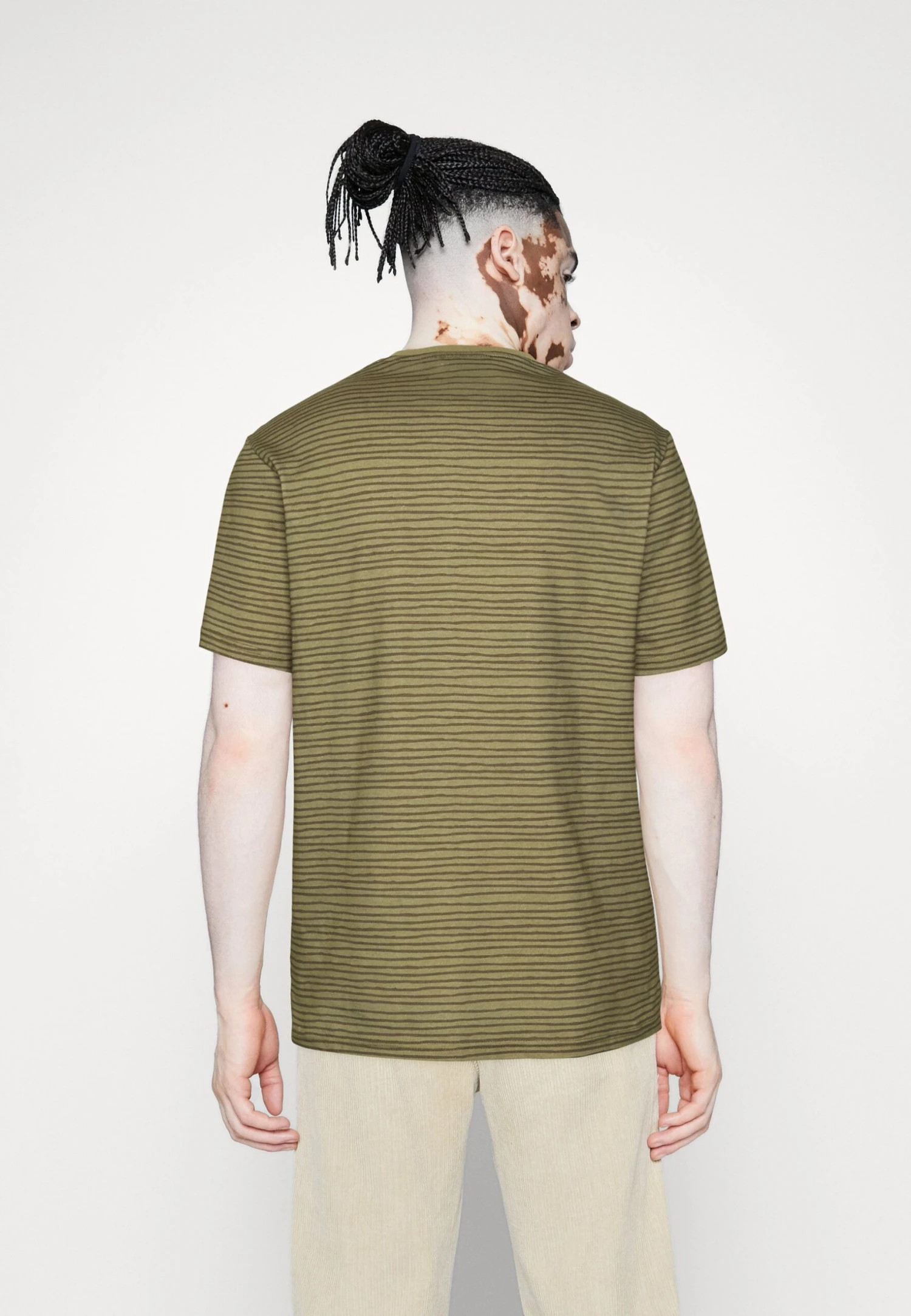 Lyle & Scott Breton - Camiseta Estampada - Seaweed/Olive 3 Lyle & Scott Breton - Camiseta Estampada - Seaweed/Olive - Imagen 3