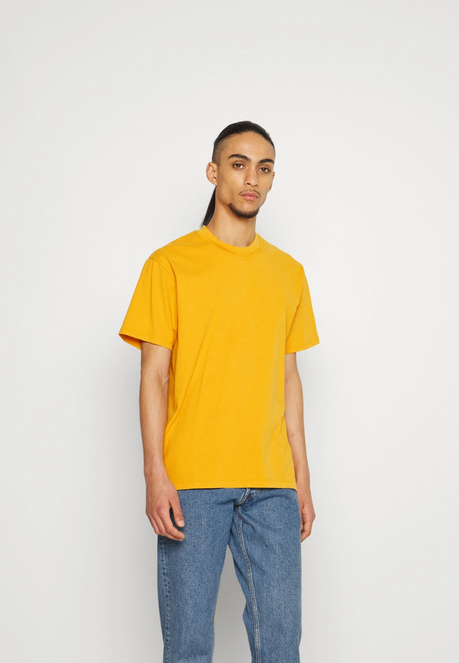 Tee - Camiseta Básica - Golden Orange 3 Tee - Camiseta Básica - Golden Orange - Imagen 3