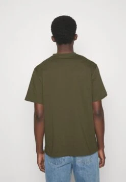 Les Deux Camiseta Estampada - Olive Night/Yellow -Jack & Jones Ventas edc671a1efb04a8396e8dc3b14ce20e6