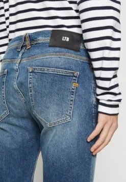 LTB Corvin - Shorts Vaqueros - Savius 9 LTB Corvin - Shorts Vaqueros - Savius -Jack & Jones Ventas f156ccb117634fca9cacc16d08bbadf4