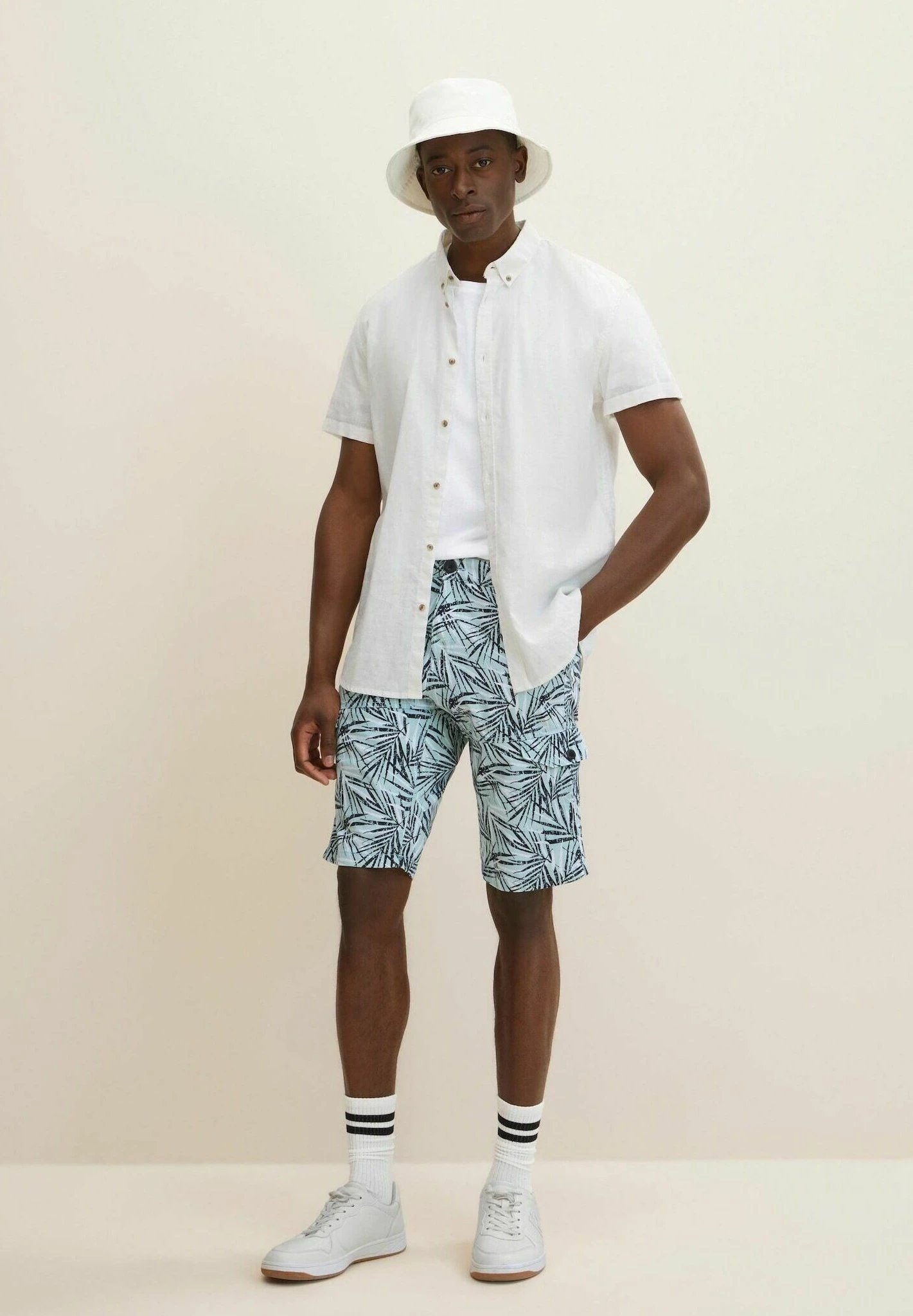 Tom Tailor Gemusterte Cargo - Shorts - Mint Navy Big Leaf Design 2 Tom Tailor Gemusterte Cargo - Shorts - Mint Navy Big Leaf Design - Imagen 2