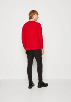 Hollister Co. Tech Tapes - Sudadera - Red Tipping 8 Hollister Co. Tech Tapes - Sudadera - Red Tipping -Jack & Jones Ventas f31891f61f9d446a88037bca52d564b9