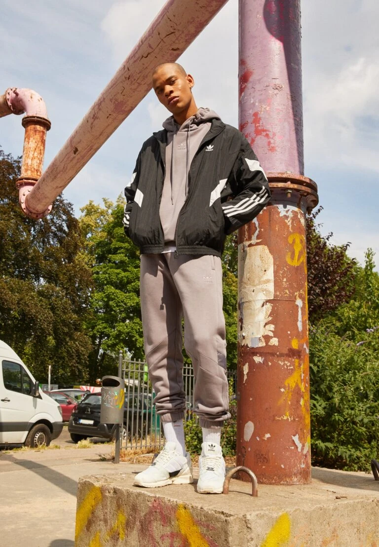 Primera página -Jack & Jones Ventas 2825a82e7d574388b3d3a69200629664 768x1109 1